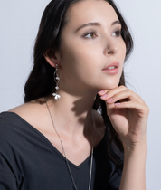 【F7】揺れるフラワーピアス