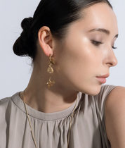 完売：入荷待ち【F2】揺れるフレームフラワーピアス