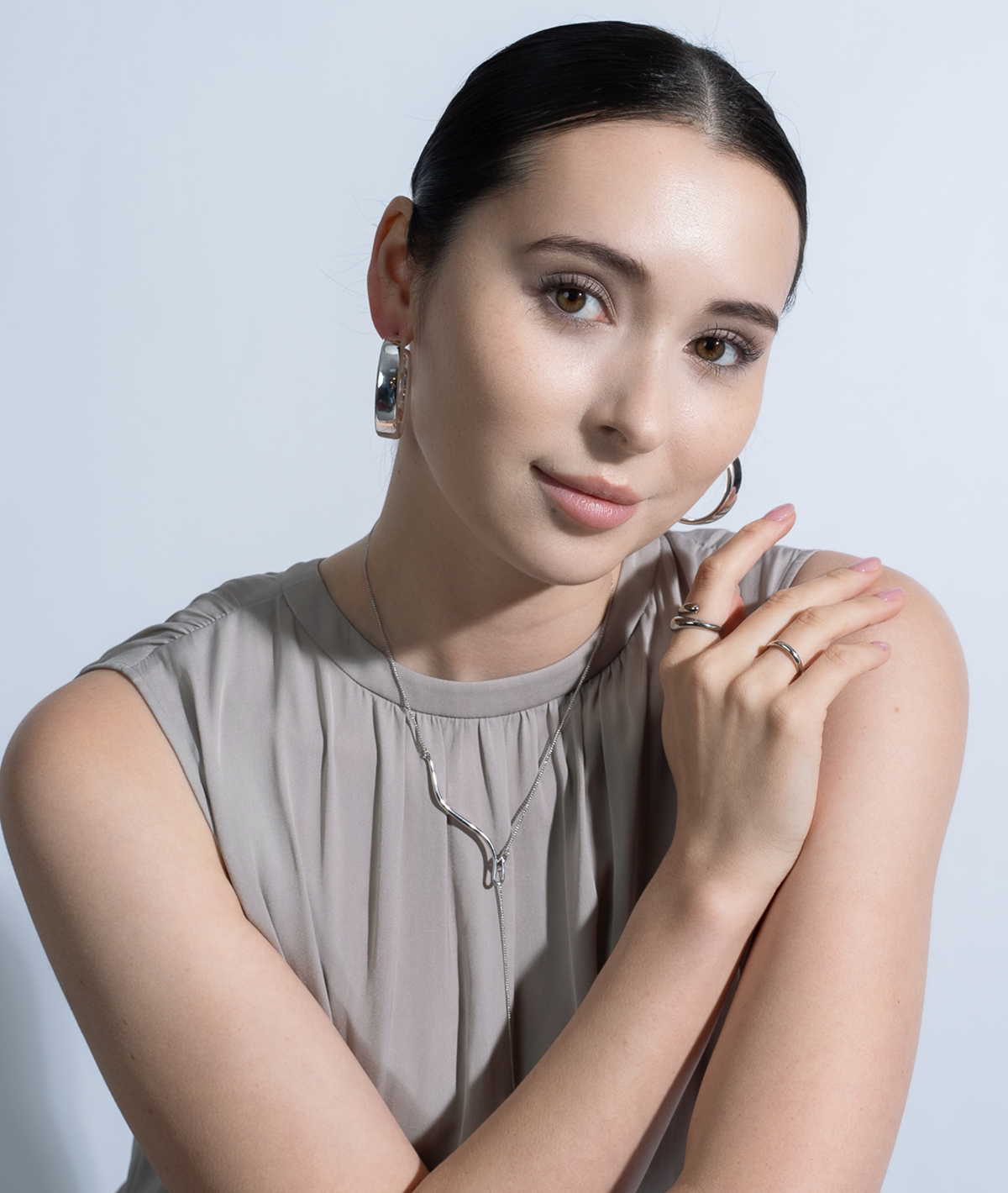 軽量ピアスぷっくりフープ