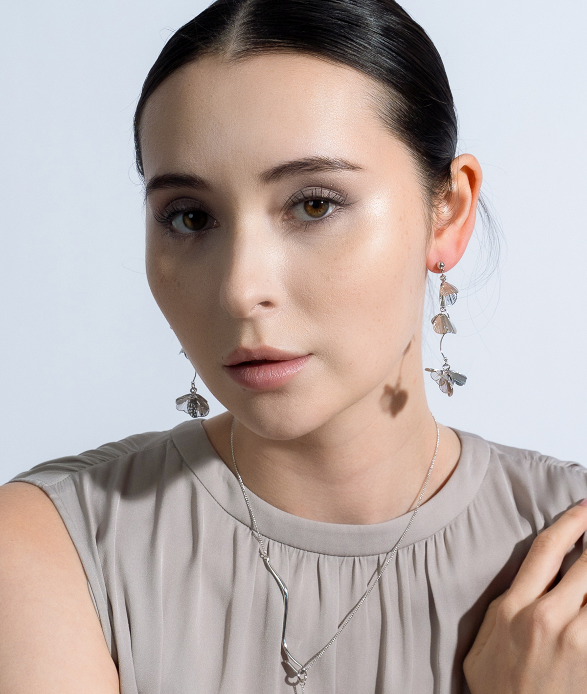 完売：入荷待ち【F2】揺れるフレームフラワーピアス