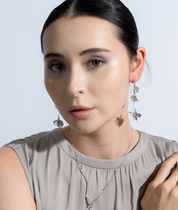 完売：入荷待ち【F2】揺れるフレームフラワーピアス