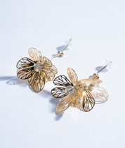 完売：入荷待ち【F1】フレームフラワーピアス