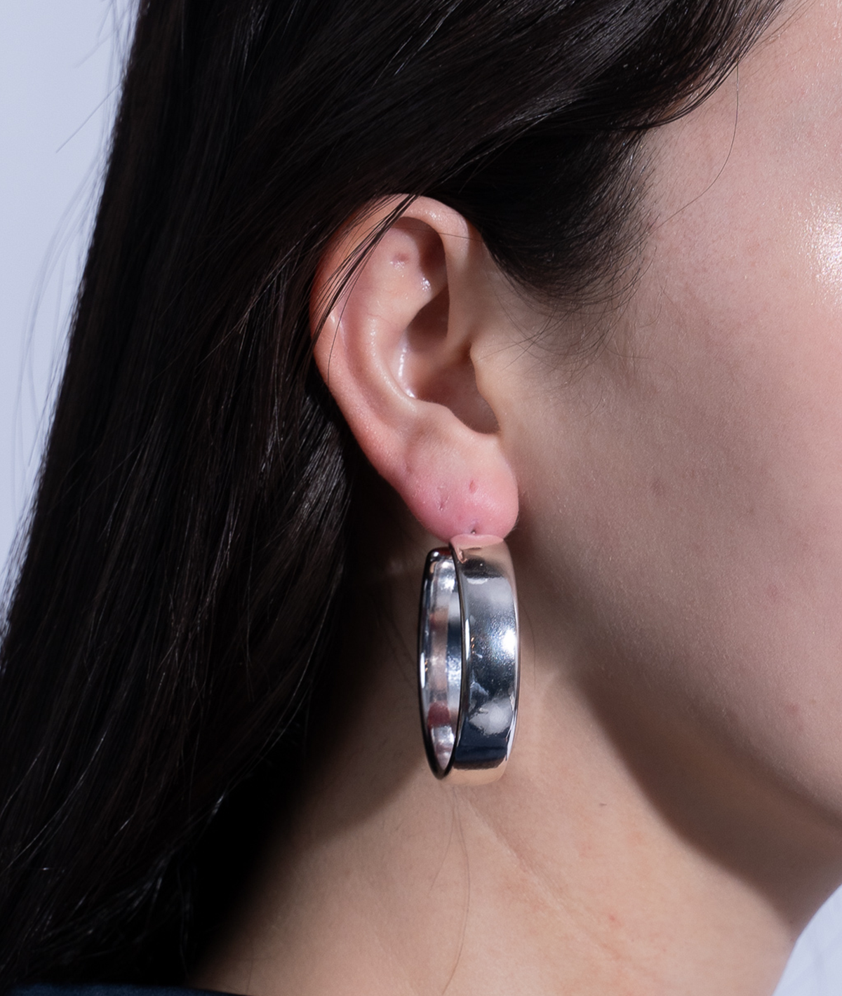 軽量ピアスぷっくりフープ