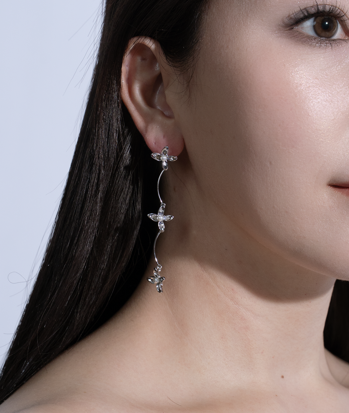 【F3】揺れるフラワーピアス