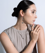 完売：入荷待ち【F2】揺れるフレームフラワーピアス